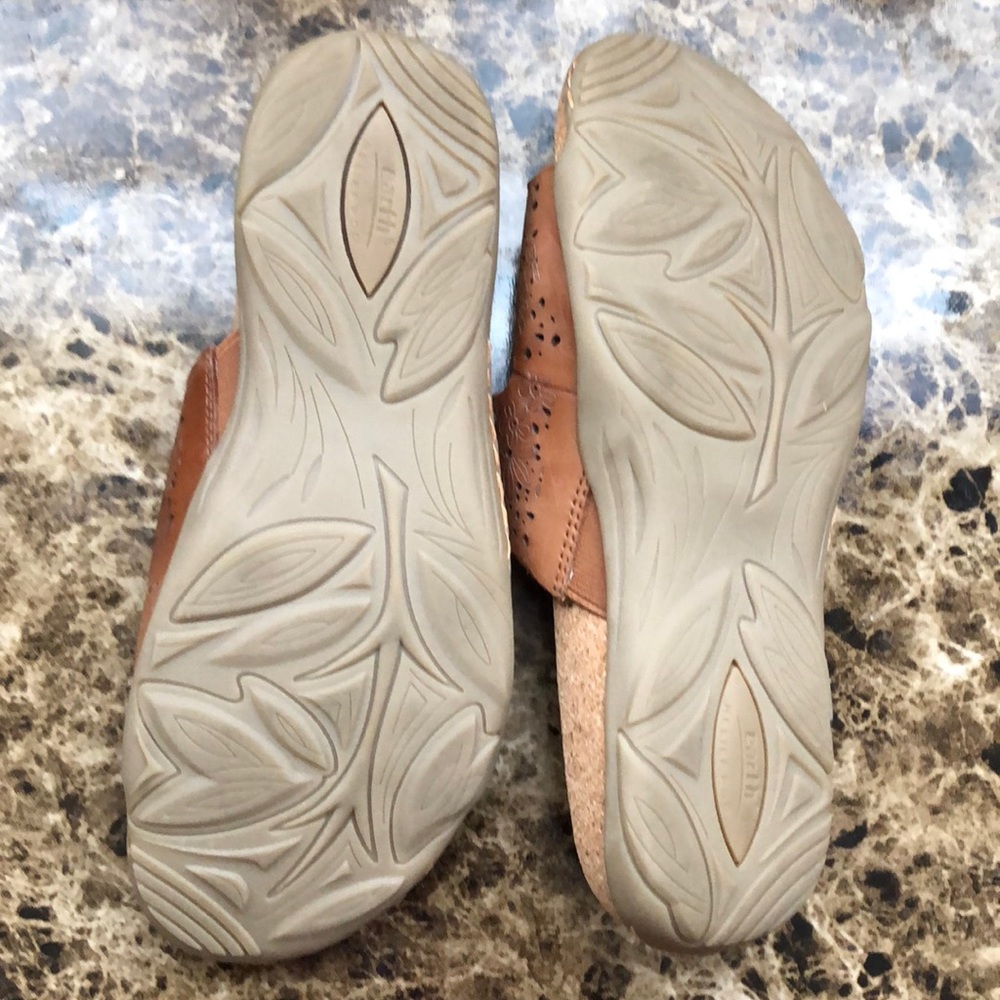 Earth brand sandals - Picture 2 of 4